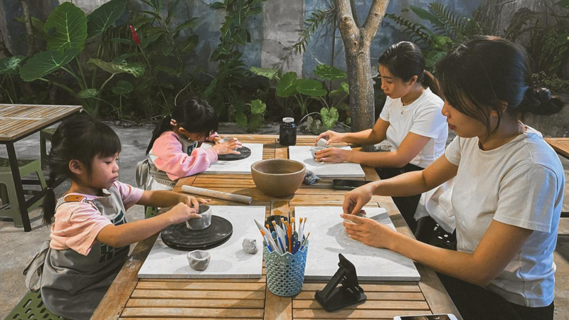 Tiệm Gốm Bàn Xoay - Gói Nặn Tay "Chạm Đất Mềm" (3)